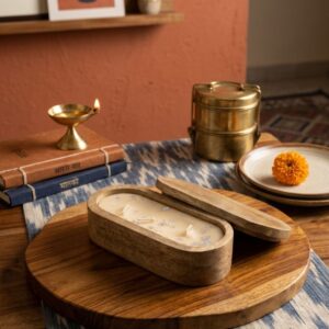 Rustic mango wood soy wax candle with lid